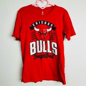 CHICAGO BULLS YOUTH RED TIP OFF SHORT SLEEVE T-SHIRT Size Large